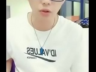 ฉันซื้อถุงยางกล่องใหญ่และนัดกับน้องสาวที่ซาวน่าซึ่งไปที่โรงแรมและบอกว่าห้องสวีทราคา 138 หยวนนั้นดีจริงๆ