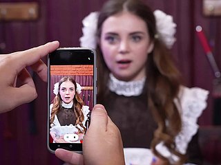 10代前半の少女が間違ったドアを開けた！冷水を浴びせられる