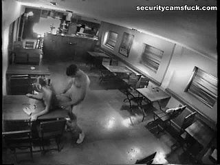 Một quán bar đóng cửa là bối cảnh hoàn hảo cho một buổi Hardcore