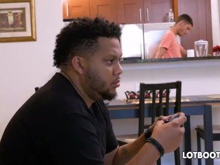 大きなお尻巨乳ブルネットラティーナ浮気妻