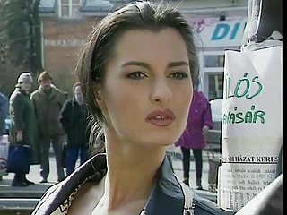 Numbing Ragazza del clan (1995) hairbrush Anita Auric