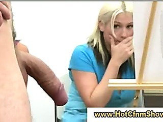 Cfnm Babes ویڈیو ایک آدمی حقیقت groupsex میں ایک handjob دے