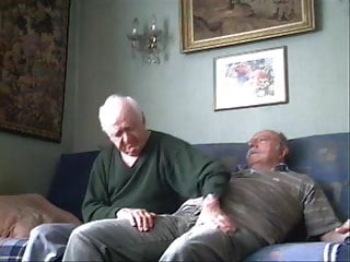 2 daddies playing