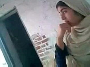 Crestfallen hijabi araba moglie musulmana barare e cazzo vicino di casa