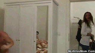 شاهدت لها بعل الغش معها أمي ناضجة