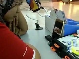 kantoi tengok sheet lucah