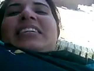 دیسی خوبصورت مسلم ماں بگ چھاتی پڑوسی کی طرف سے گڑبڑ