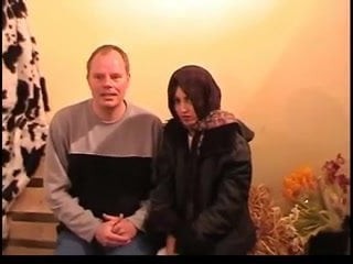 Diminutive марокканская проститутка трахается голландским фермером