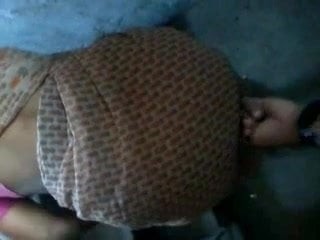 Mò mẫm lại cho người giúp việc