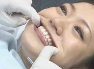 Semen Ingoiando presso l'ufficio del dentista