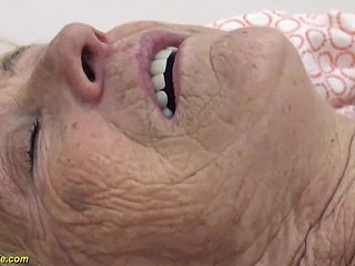 جدة 90 سنة يحصل مارس الجنس الخشن