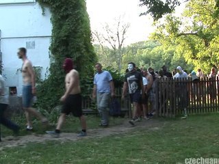 150人の男性輪姦PT 1