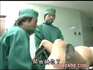 Creampie Milf grávida fodido pelo médico na mesa de operação