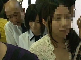 Action crépus et Upskirt Tirs en japonais Bus public
