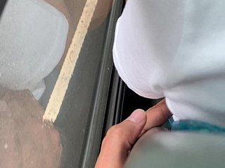 Toque Milf no Bus - tateou Milf
