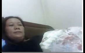 porno tube Chinese MILF plays thither will not hear of breast