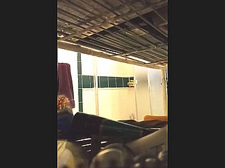 mi madre tiene un par de grandes perchas
