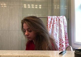 18歳のバレーボール選手隠しカメラガラスのシャワー！