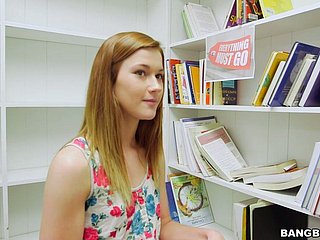 vẻ đẹp Redhead Alaina Dawson bị khoan trên máy ảnh POV